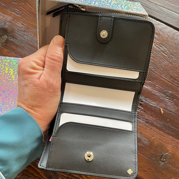 kate spade boxed small L zip bifold wallet in black Soffiano leather NWT - Picture 2 of 5